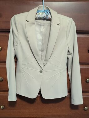 Tailored Cream Single-Button Blazer Jacket